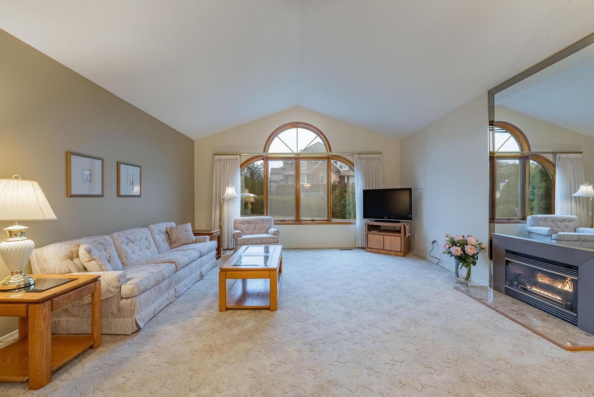 16046 10 Avenue, Surrey 11
