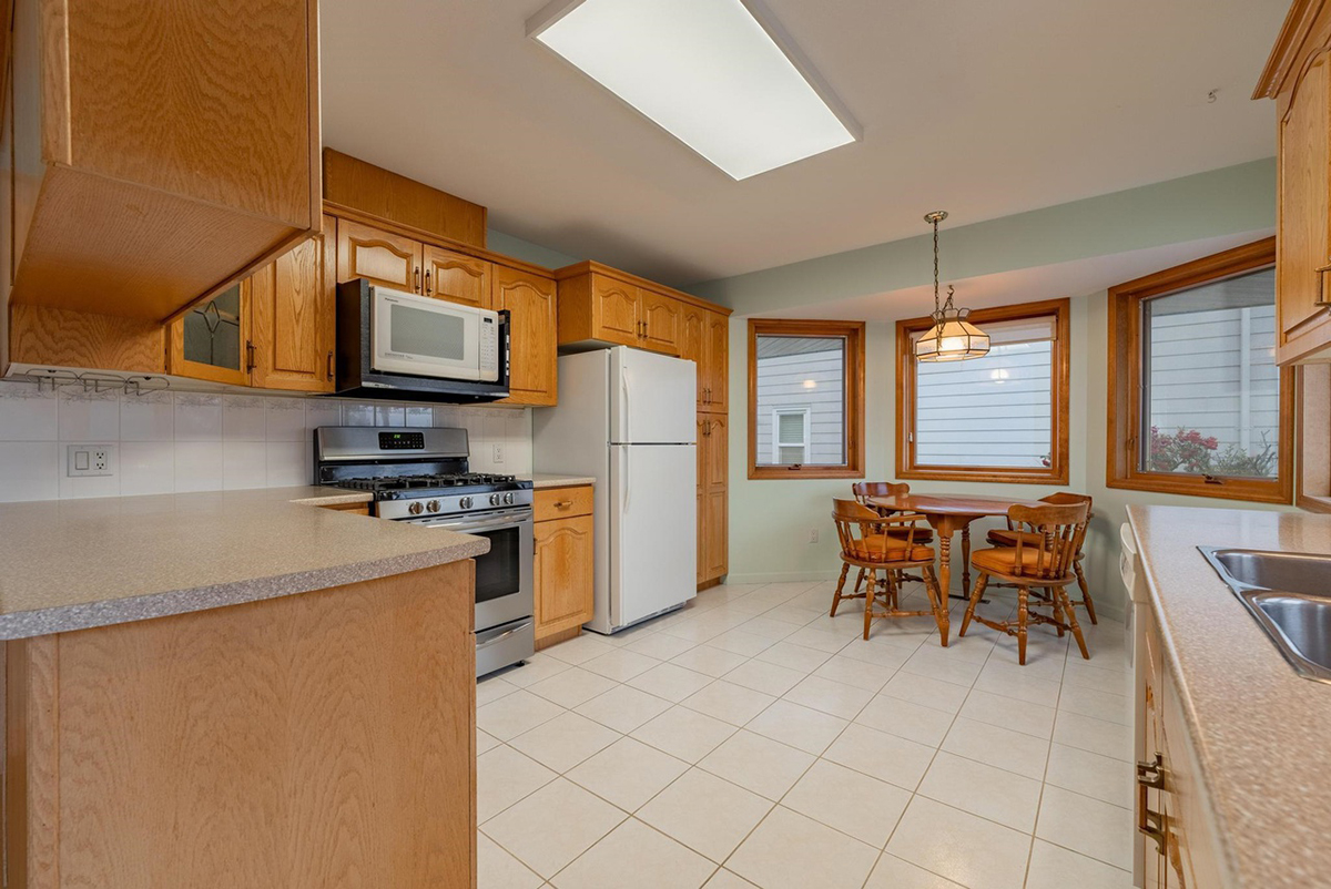 16046 10 Avenue, Surrey 15
