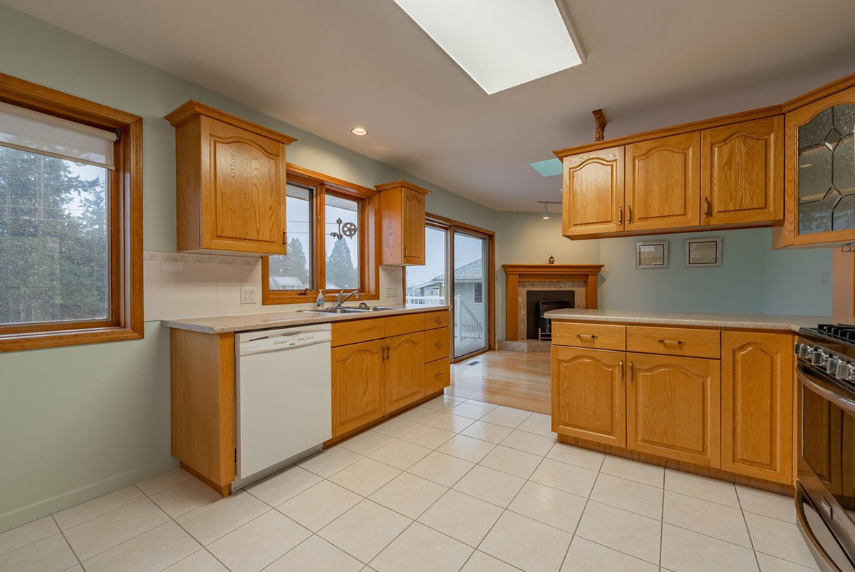 16046 10 Avenue, Surrey 17