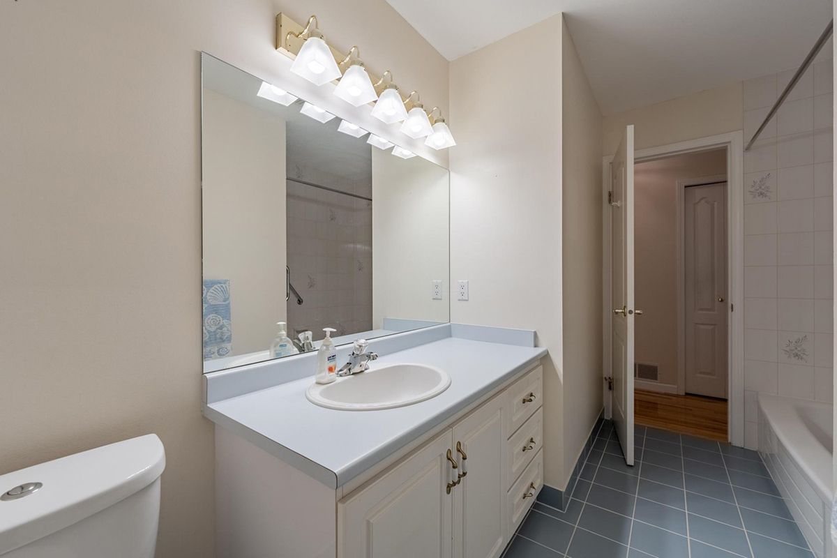 16046 10 Avenue, Surrey 29