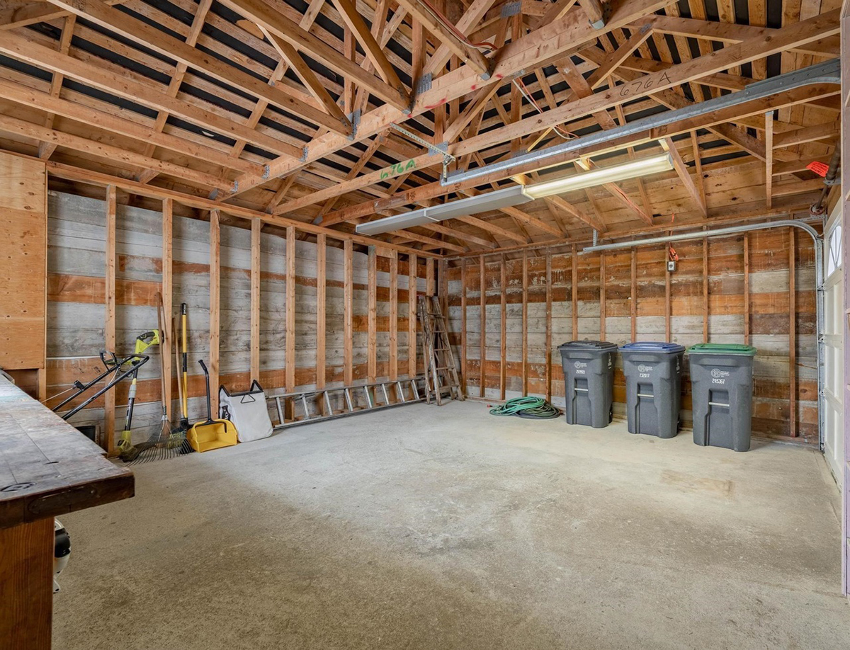 16046 10 Avenue, Surrey 32