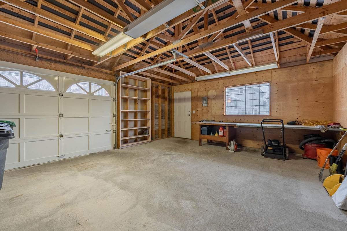 16046 10 Avenue, Surrey 33