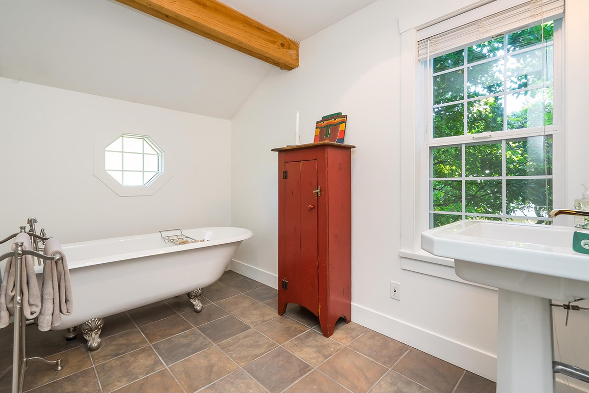 9147 Queen Street, Langley 18