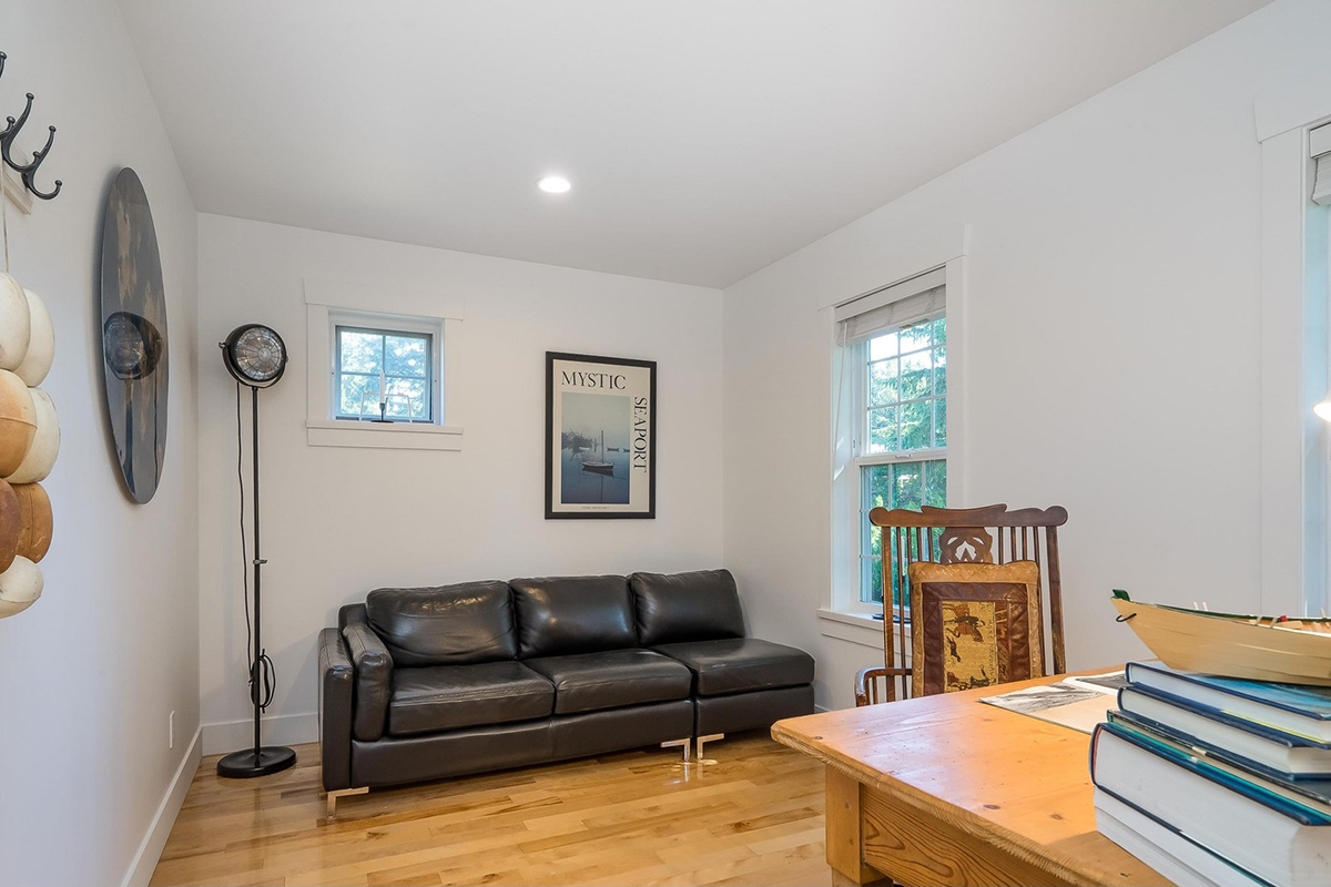 9147 Queen Street, Langley 22