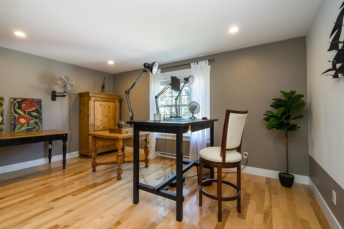9147 Queen Street, Langley 24
