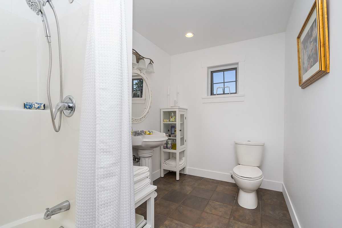 9147 Queen Street, Langley 25