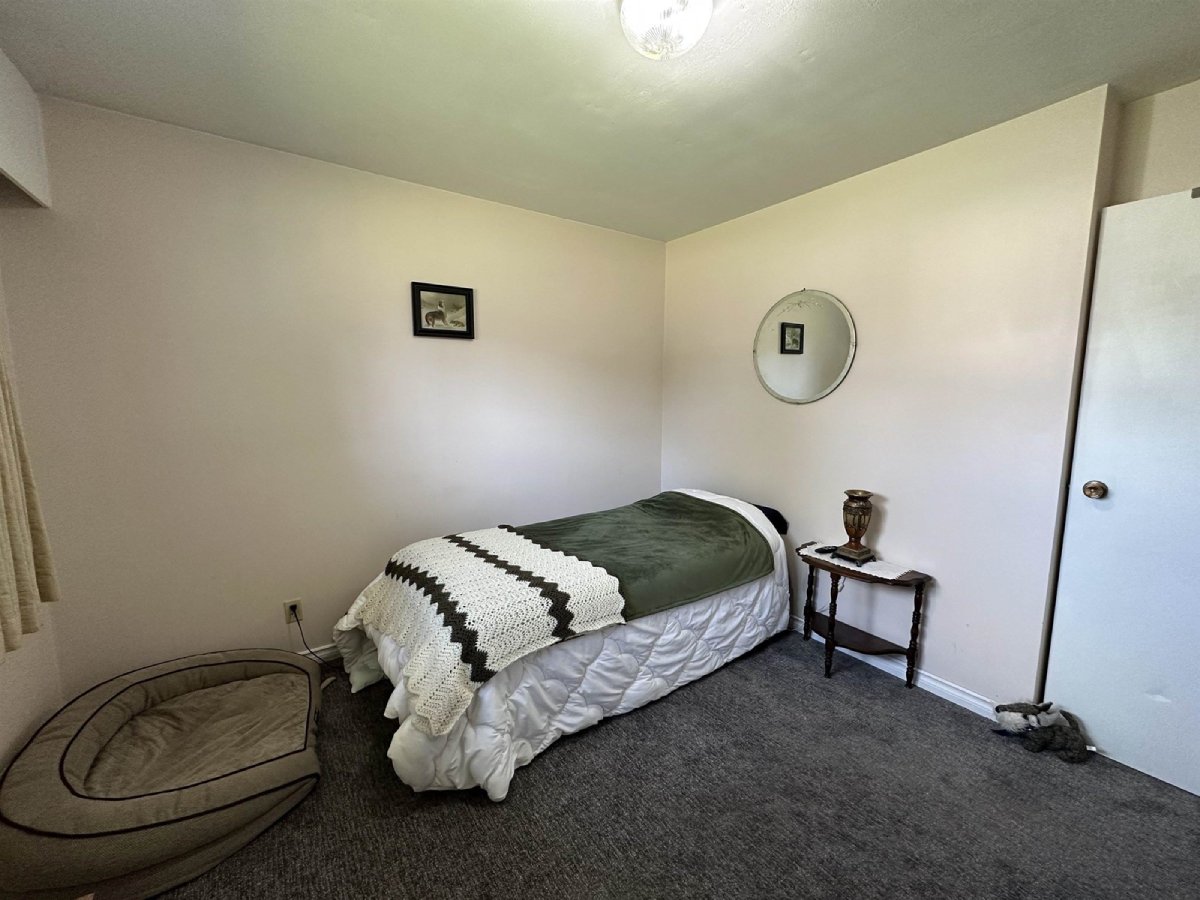 8920 Bartlett Street, Langley 11