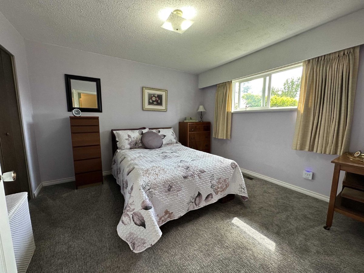8920 Bartlett Street, Langley 15