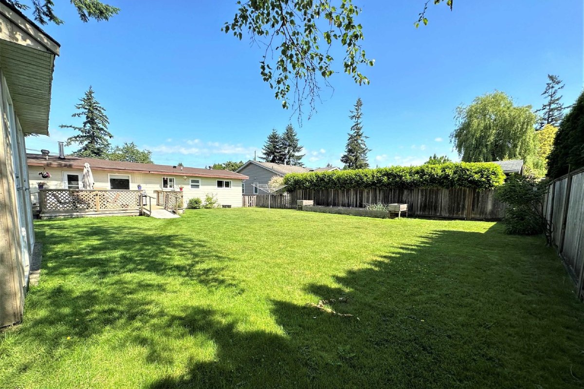 8920 Bartlett Street, Langley 32