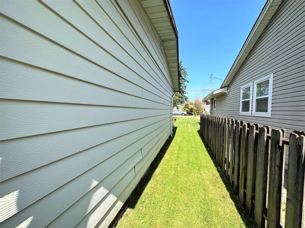 8920 Bartlett Street, Langley 34