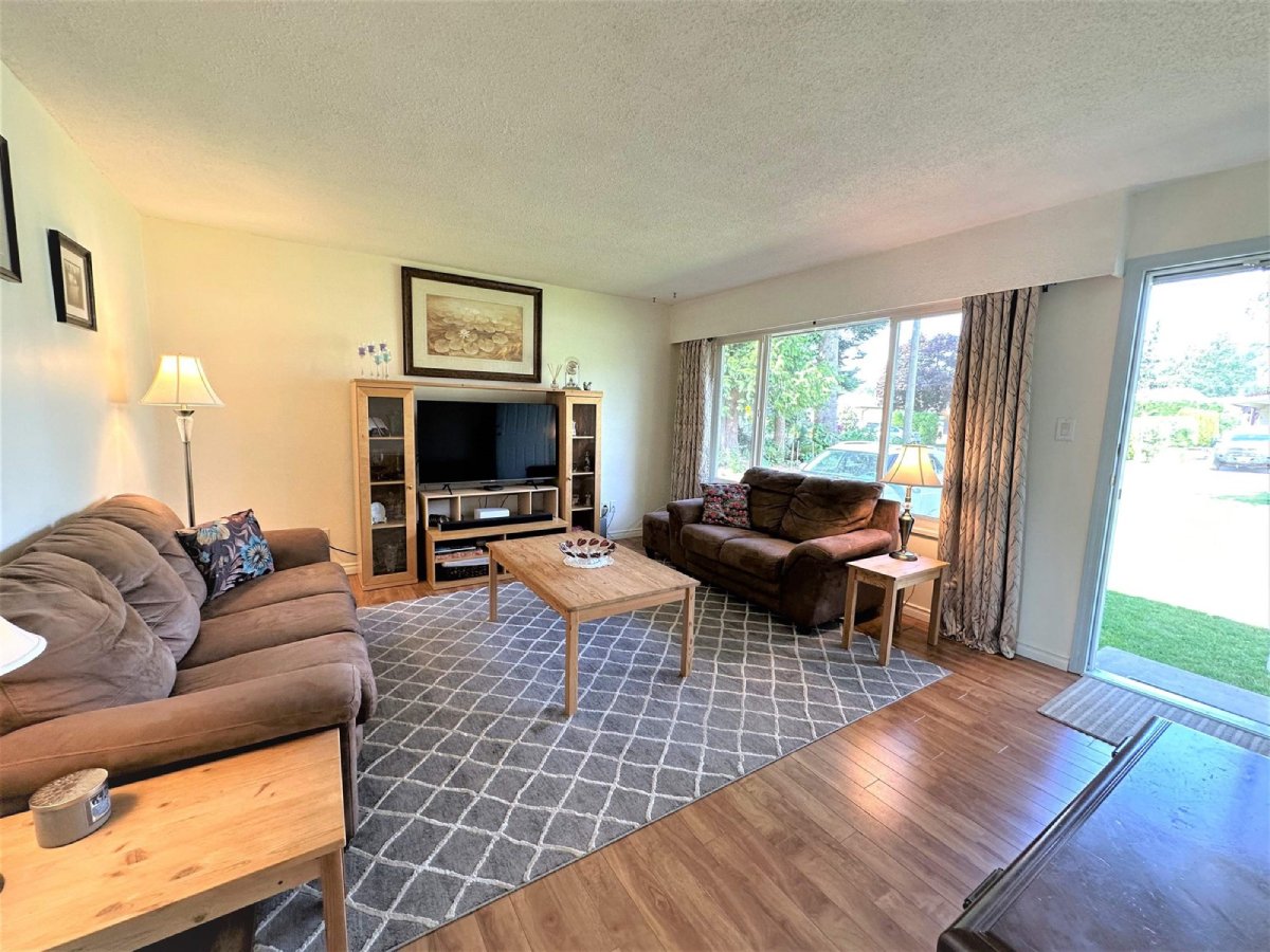 8920 Bartlett Street, Langley 6