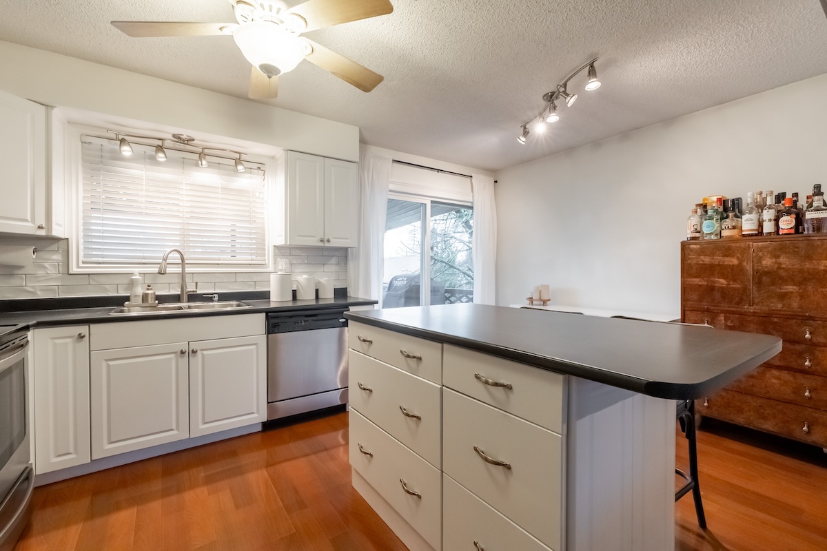 2718 WARREN PLACE 17