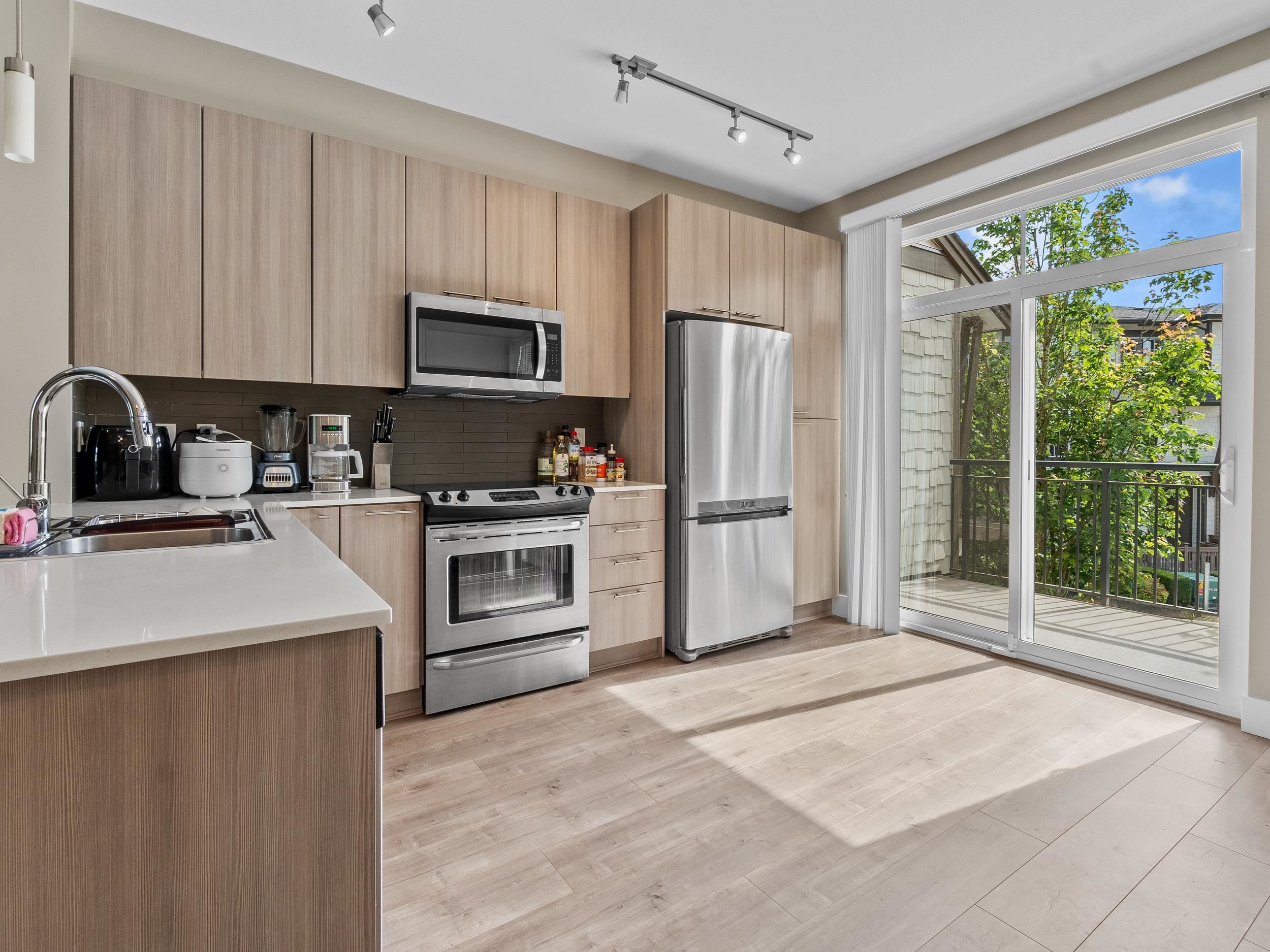 21 19433 68 AVENUE 12