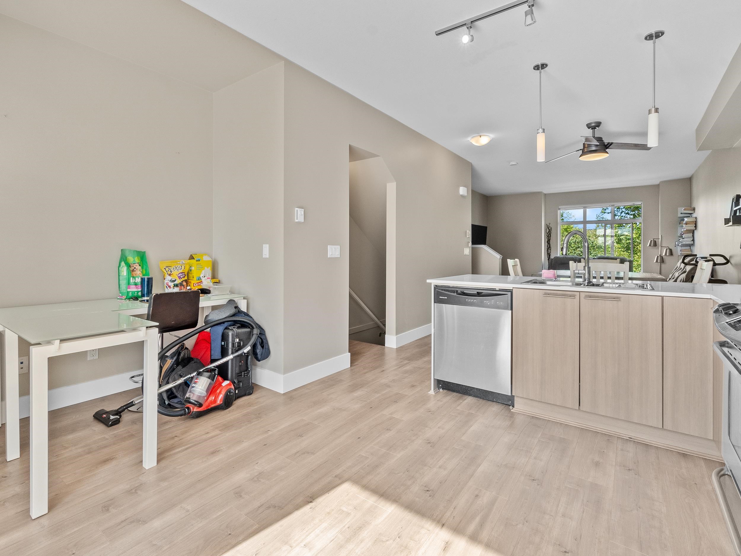 21 19433 68 AVENUE 18