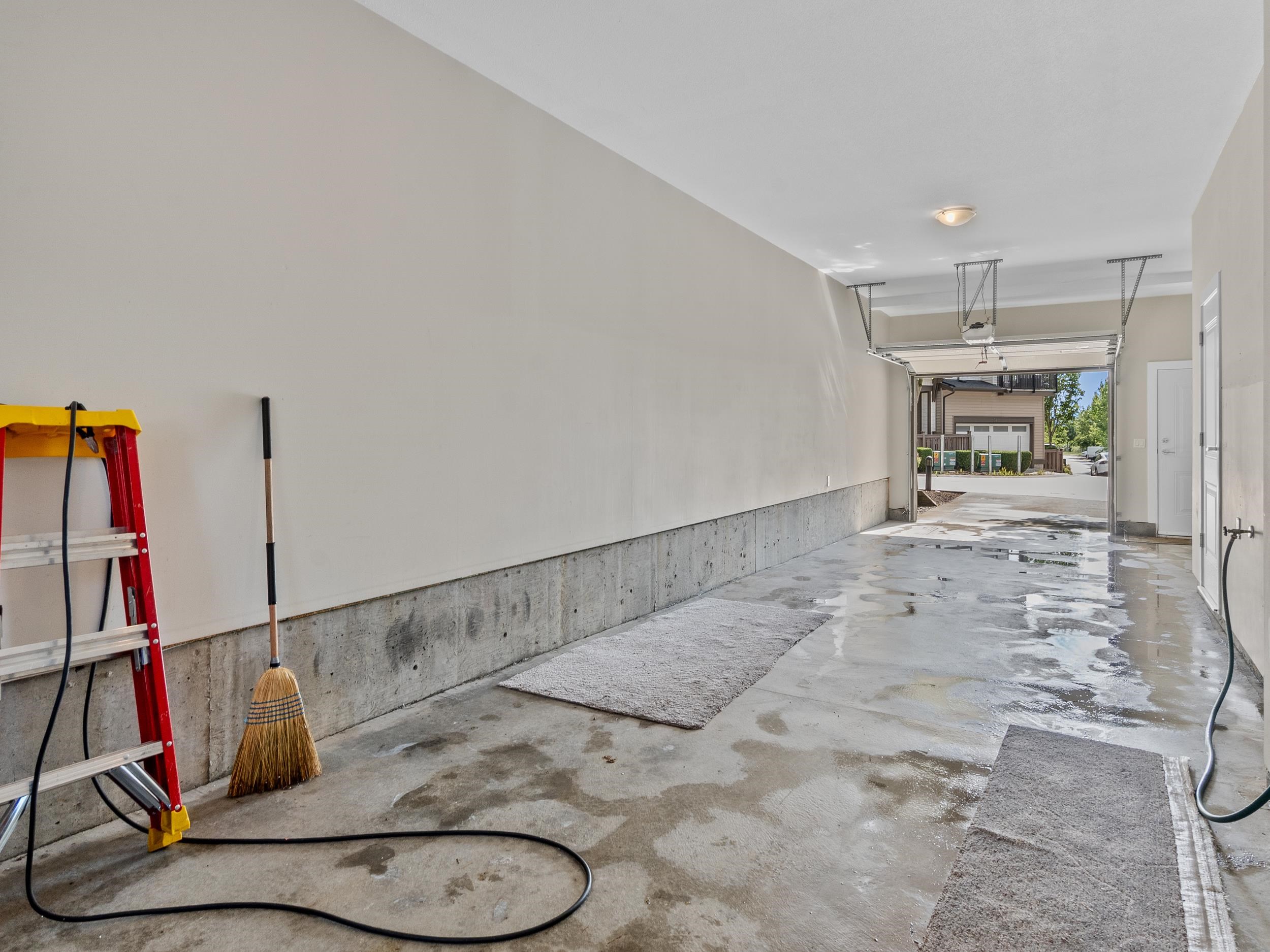 21 19433 68 AVENUE 32