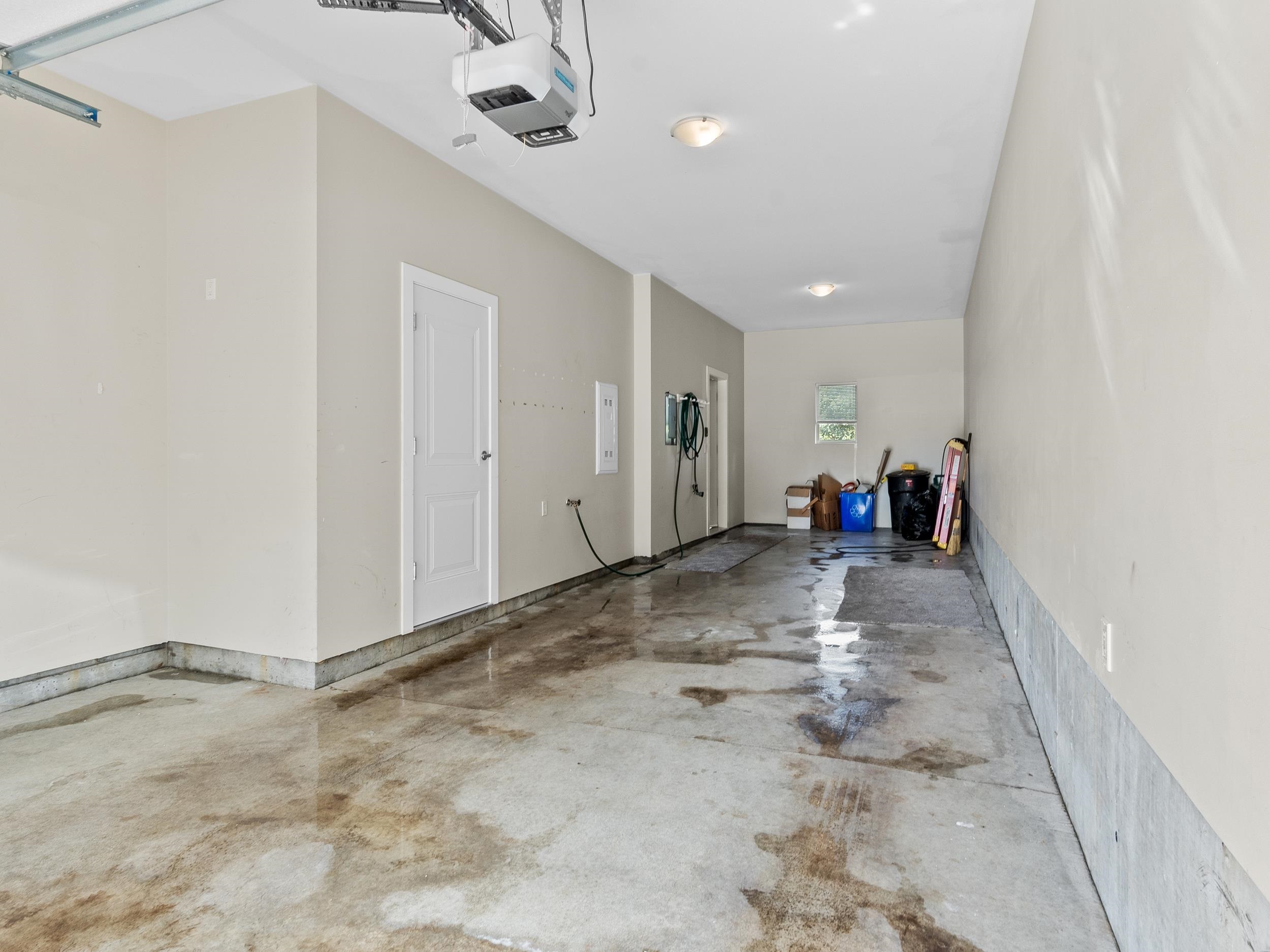 21 19433 68 AVENUE 33