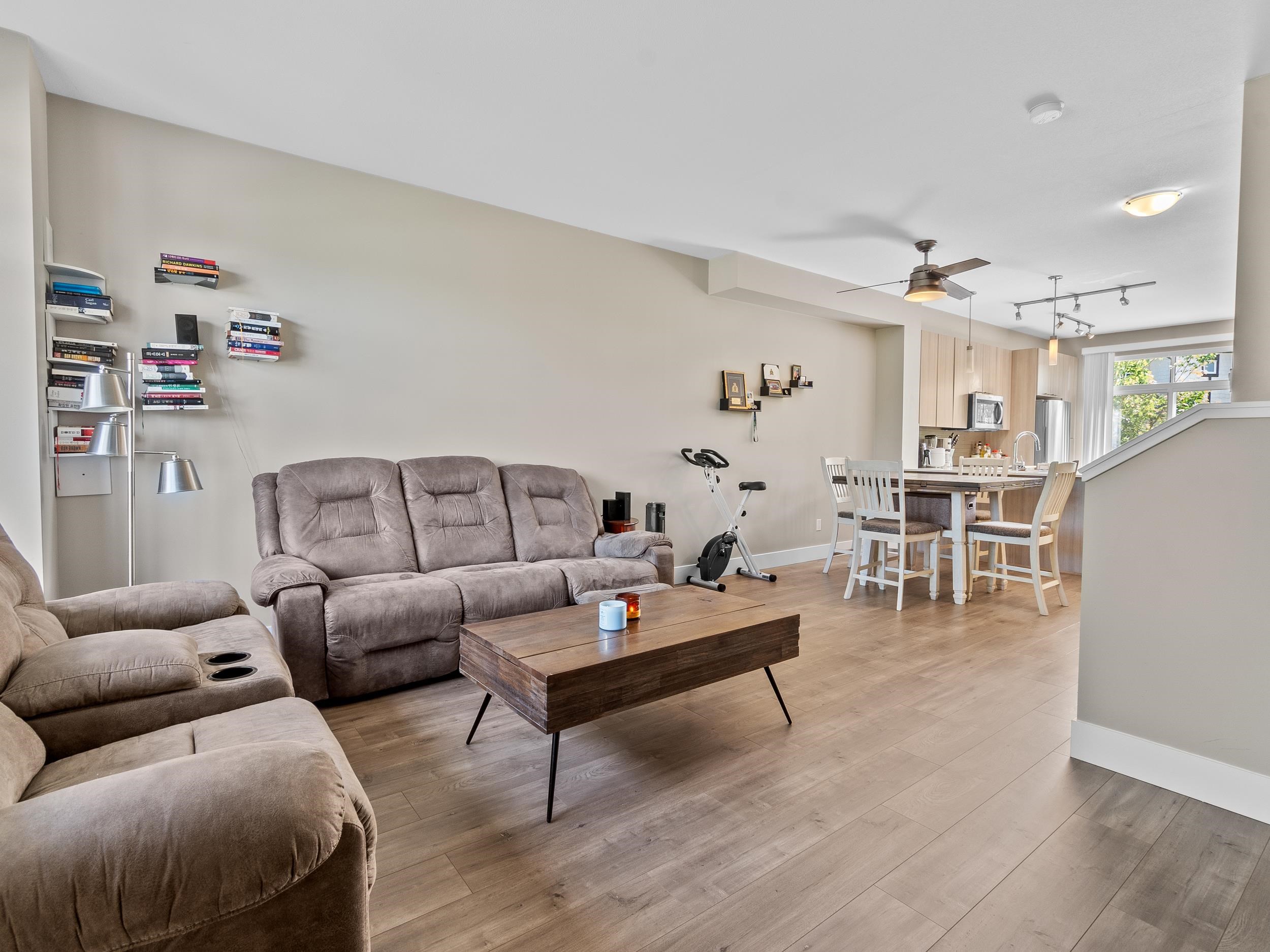 21 19433 68 AVENUE 8